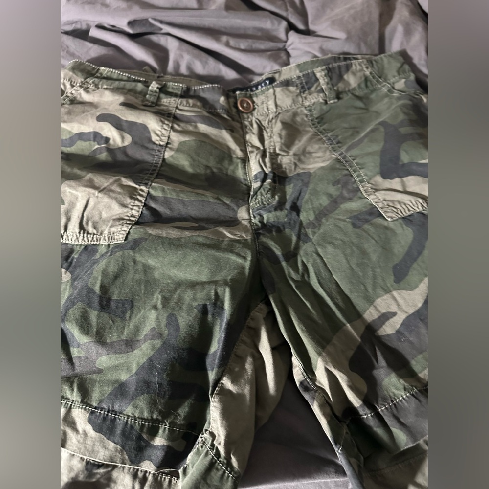 Social Standard by Sanctuary Women's Hero Utility Short Stone Camo size 31
